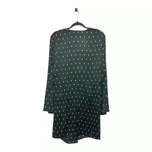 H&M Patterned Black and White tie-wrap flowy satin like dress, size XXL - Picture 3 of 6